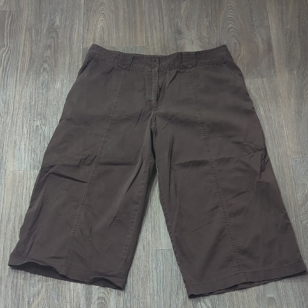 ❤️5/$25 Vintage Studio 1940 Chocolate Brown Capri Shorts Pants